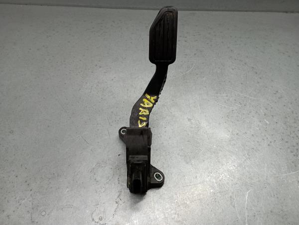 Pedal Acelerador TOYOTA YARIS 781100D160 12272B 04620670394