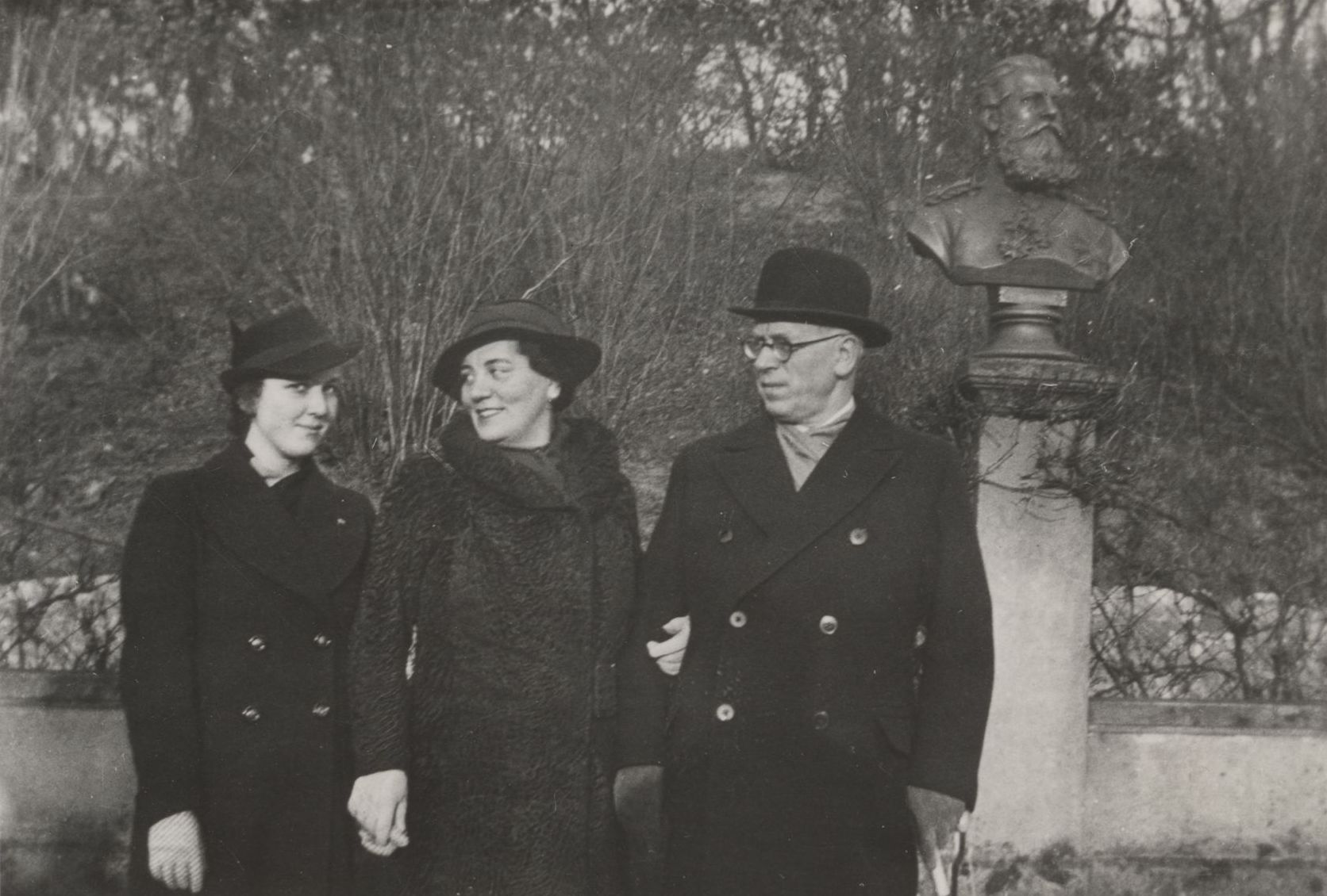 Jurgis Šaulys su Mafalda Salvatini ir dukra Birute Lugano apylinkėse. 1937 m. – 1938 m. pradžia | Lietuvos nacionaliniso muziejaus nuotr.
