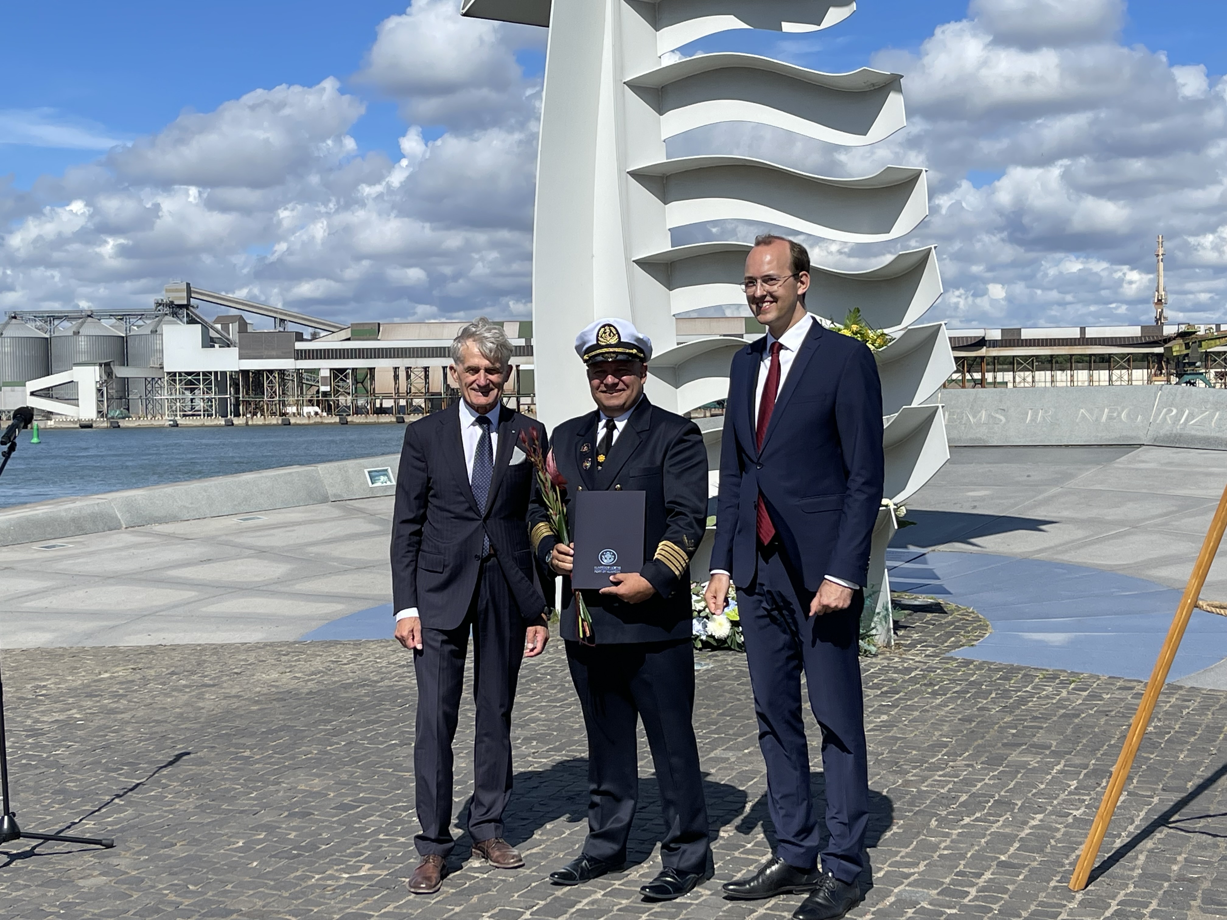 Pasitinkant Jūros šventę pagarba jūrą Lietuvai atvėrusiems ir uosto bendruomenei | Klaipėdos valstybinio jūrų uosto direkcijos nuotr.