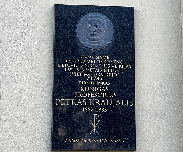 Atminimo lenta kunigui Petrui Kraujaliui, „Ryto“ draugijos pirmininkui 1922 – 1933 laikotarpiu | wikipedija.org nuotr.