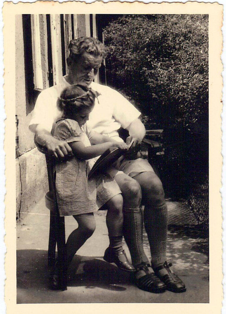 Valteris Didžys su dukrele Rūta, Melnaragėje, 1933 m. | Pagėgių sav. Martyno Jankaus muziejaus V. Didžio fondo nuotr.