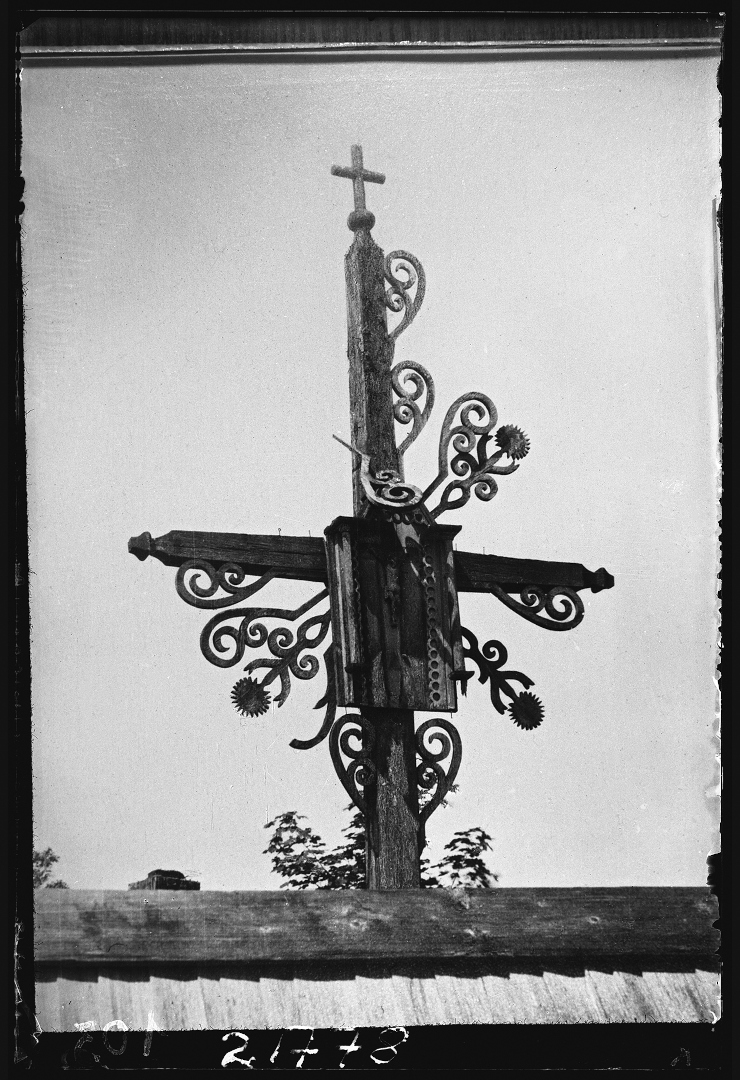 Kryžius Eržvilko miestelio kapuose, 1924 m. Pastatytas 1884 m. | NČDM nuotr.