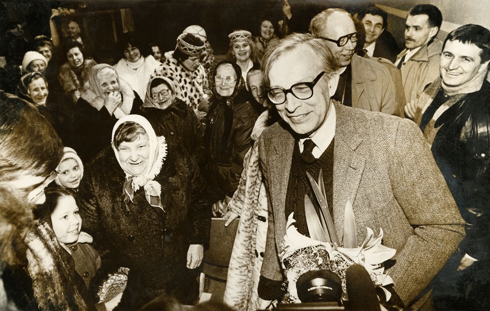 Kandidato į Lietuvos Respublikos prezidentus Stasio Lozoraičio susitikimas su rinkėjais Krekenavos miestelyje. Panevėžio r., 1993 m. vasario 1 d. | lnm.lt nuotr.
