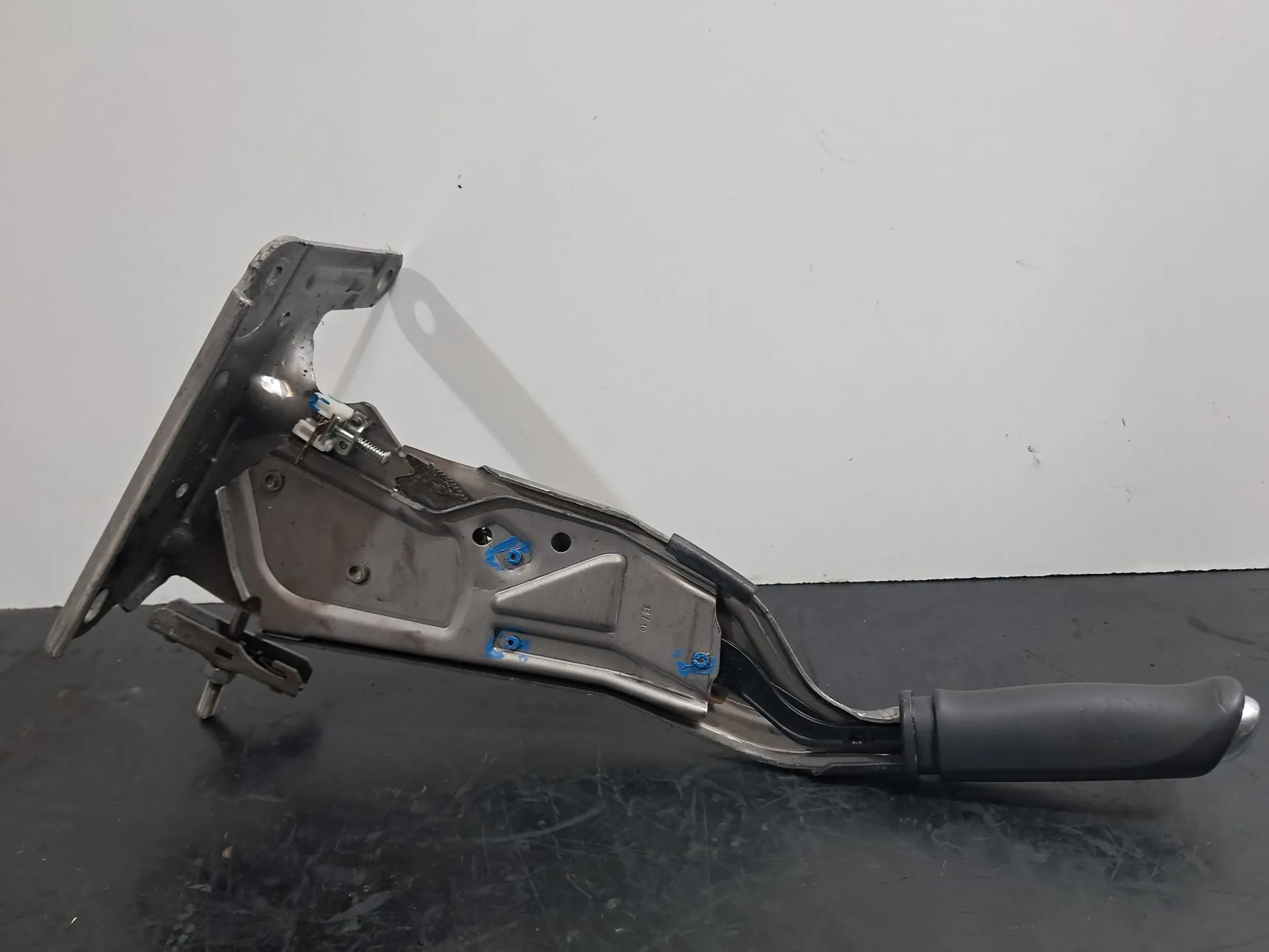 Hand brake / parking brake RENAULT Megane III Grandtour (KZ0/1)