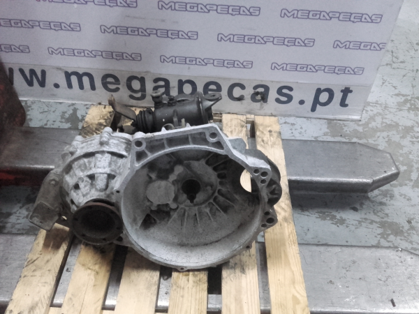 Caixa de velocidades manual VOLKSWAGEN Golf I (17) Imagem-1