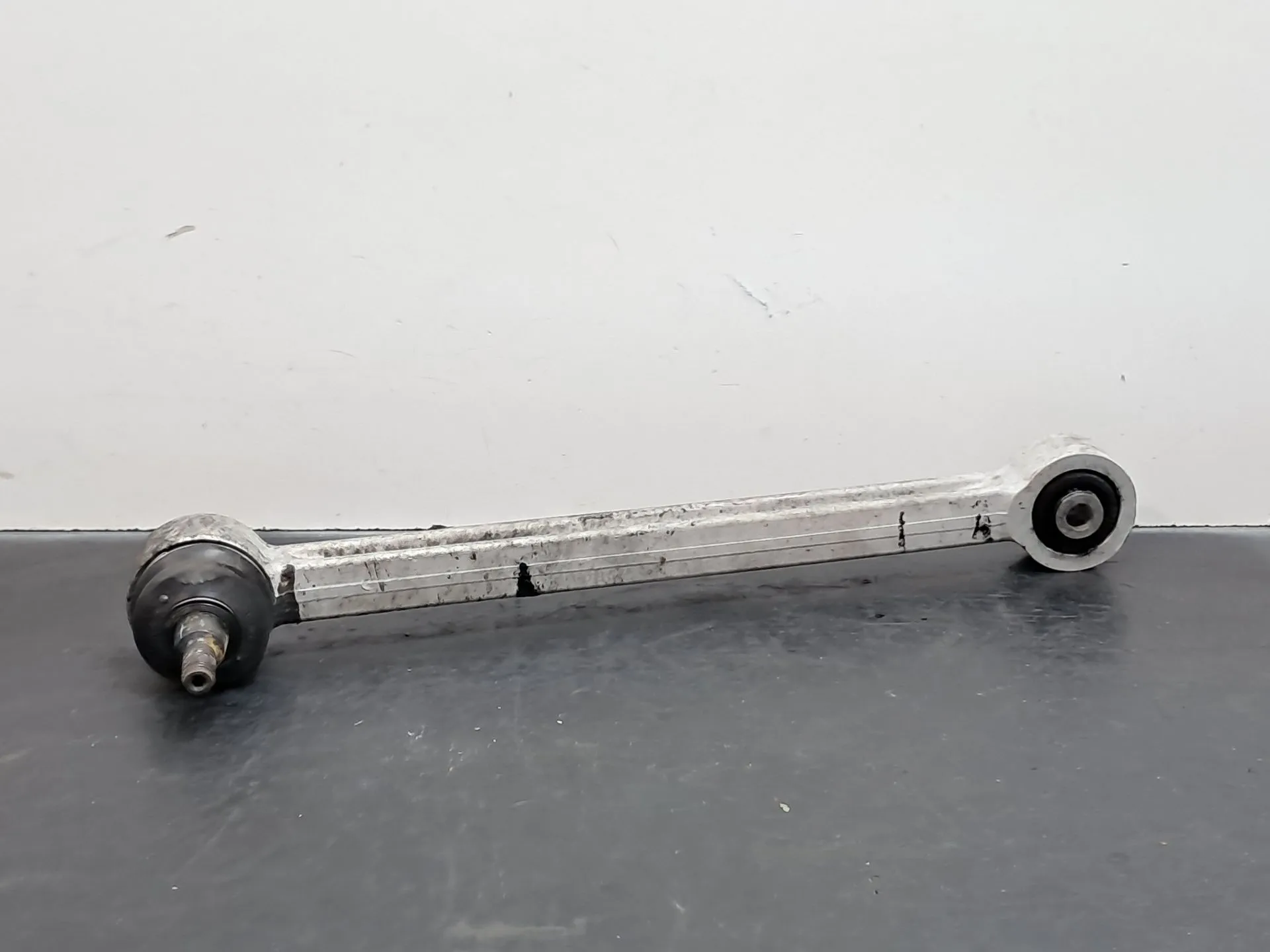 Brazo suspensión trasero izquierdo AUDI R8 (422, 423)