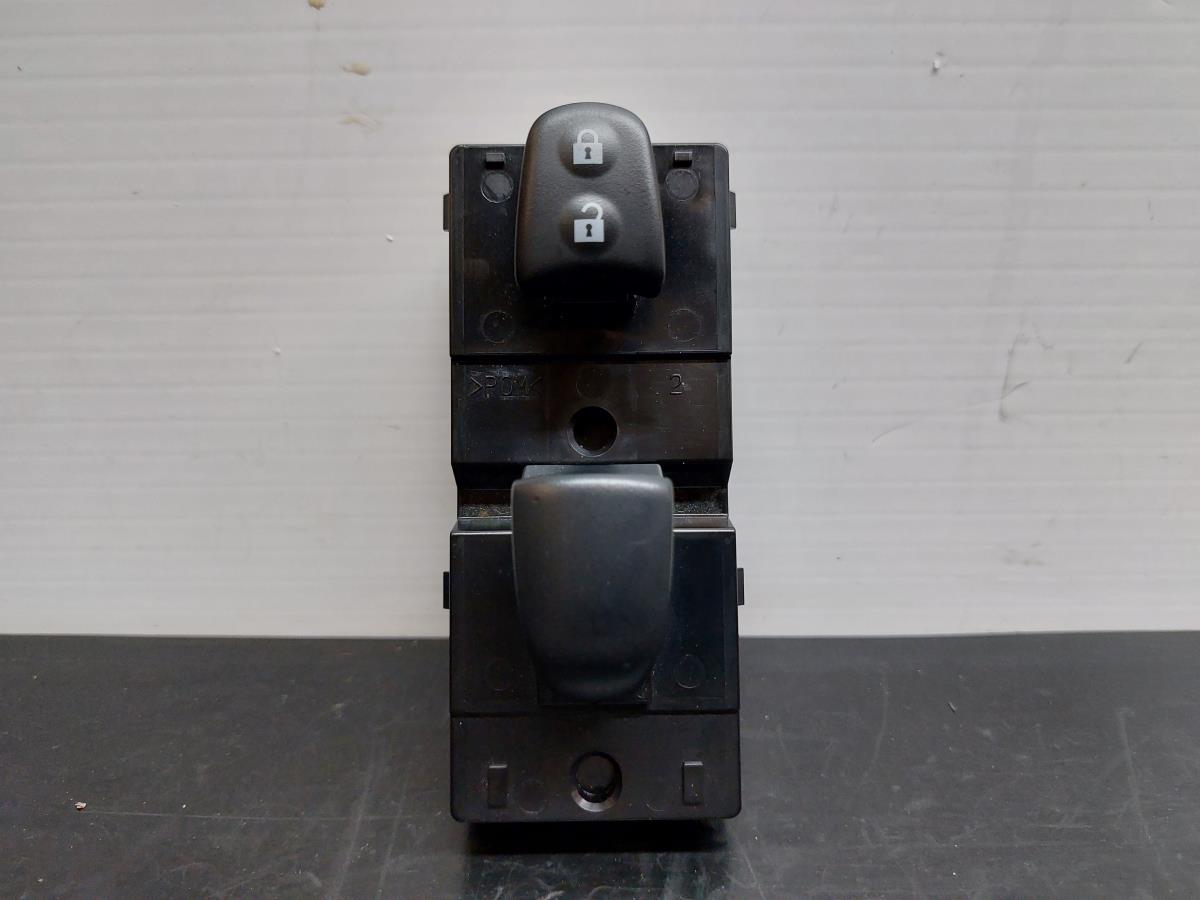Comando / botão / interruptor vidros frente direito NISSAN Juke (F15)