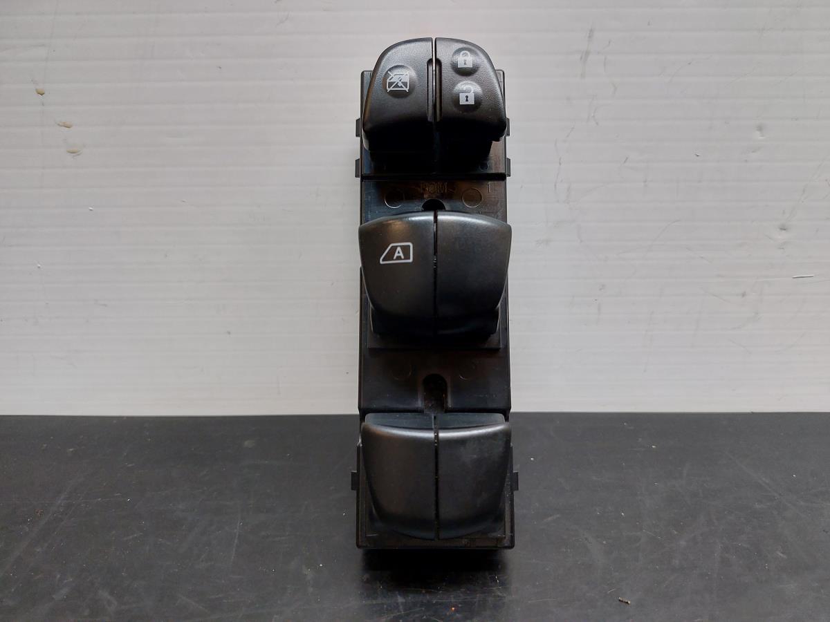 Comando / botão / interruptor vidros frente esquerdo NISSAN Juke (F15)
