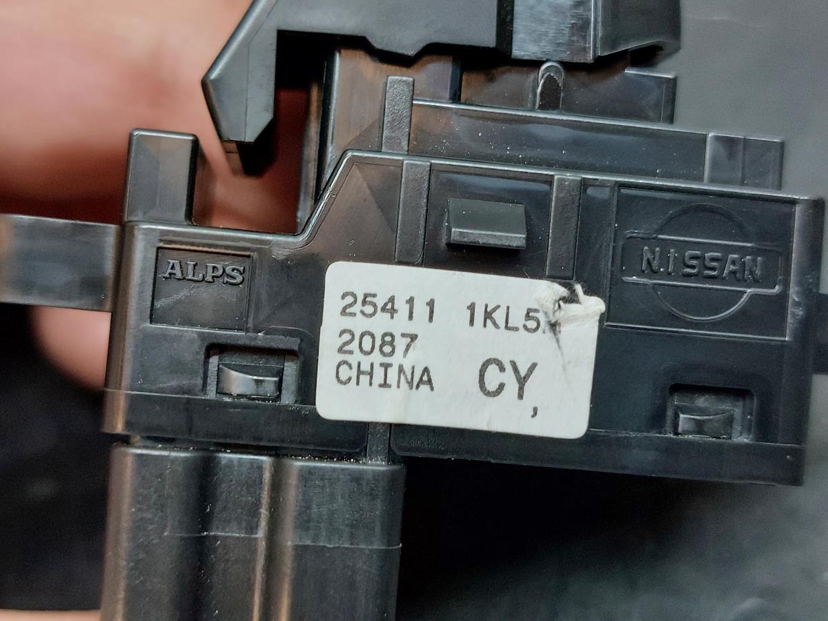 Commande / interrupteur lève-vitre Avant Droite NISSAN Juke (F15) Imagem-3