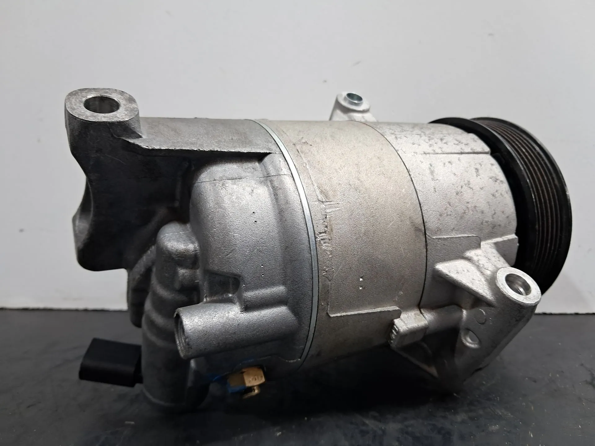 AC compressor VOLKSWAGEN Golf VI (5K1) Imagem-5
