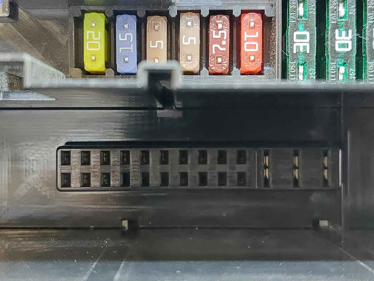 Caixa fusíveis da bateria BMW 5 (F10) Imagem-3