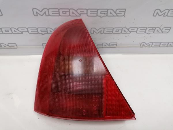 Farolim esquerdo RENAULT Clio II (BB0/1/2_, CB0/1/2_)