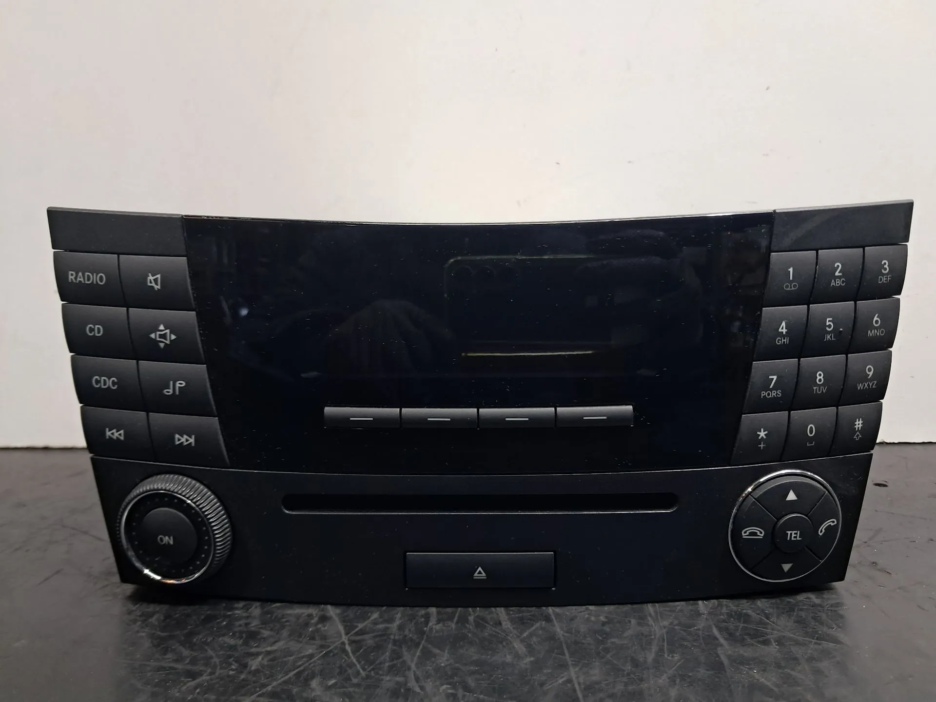Rádio / auto-rádio MERCEDES-BENZ Classe E (W211) Imagem-1