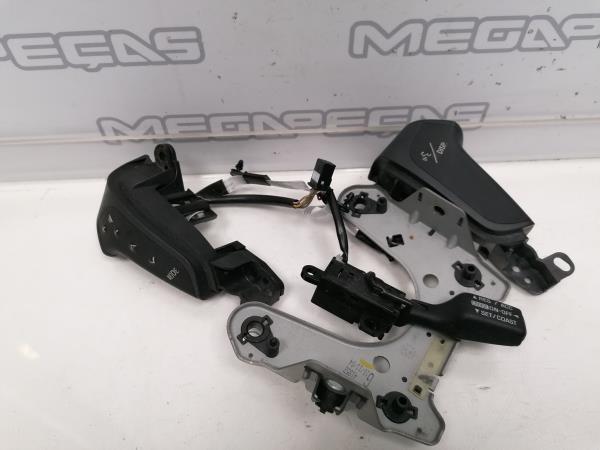 Comandos do volante TOYOTA Avensis Liftback (_T25_)
