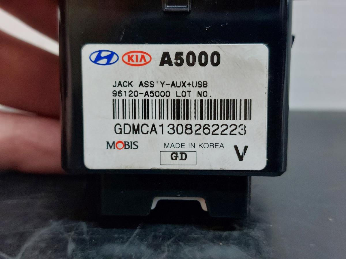 Módulo USB / AUX / IPOD HYUNDAI i30 (GD) Imagem-3