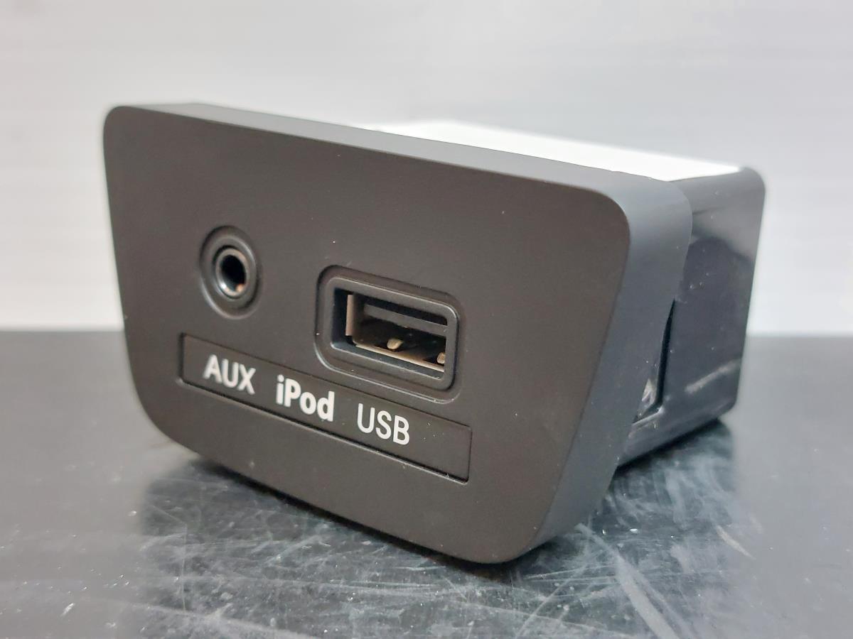 Módulo USB / AUX / IPOD HYUNDAI i30 CW (GD) Imagem-1