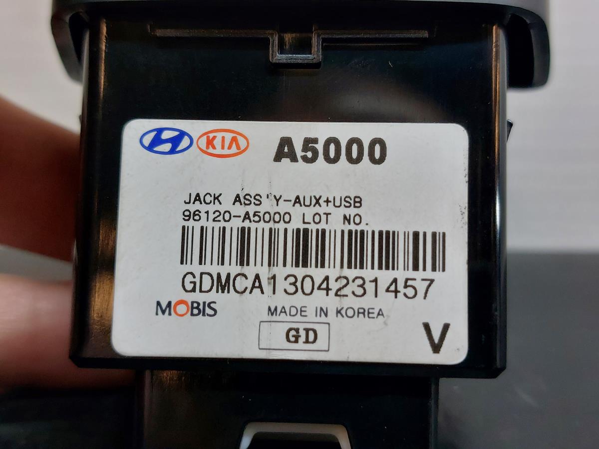 Módulo USB / AUX / IPOD HYUNDAI i30 CW (GD) Imagem-4