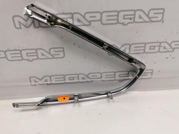 Moldura puerta delantera derecha VOLVO V40 Hatchback Imagem-1