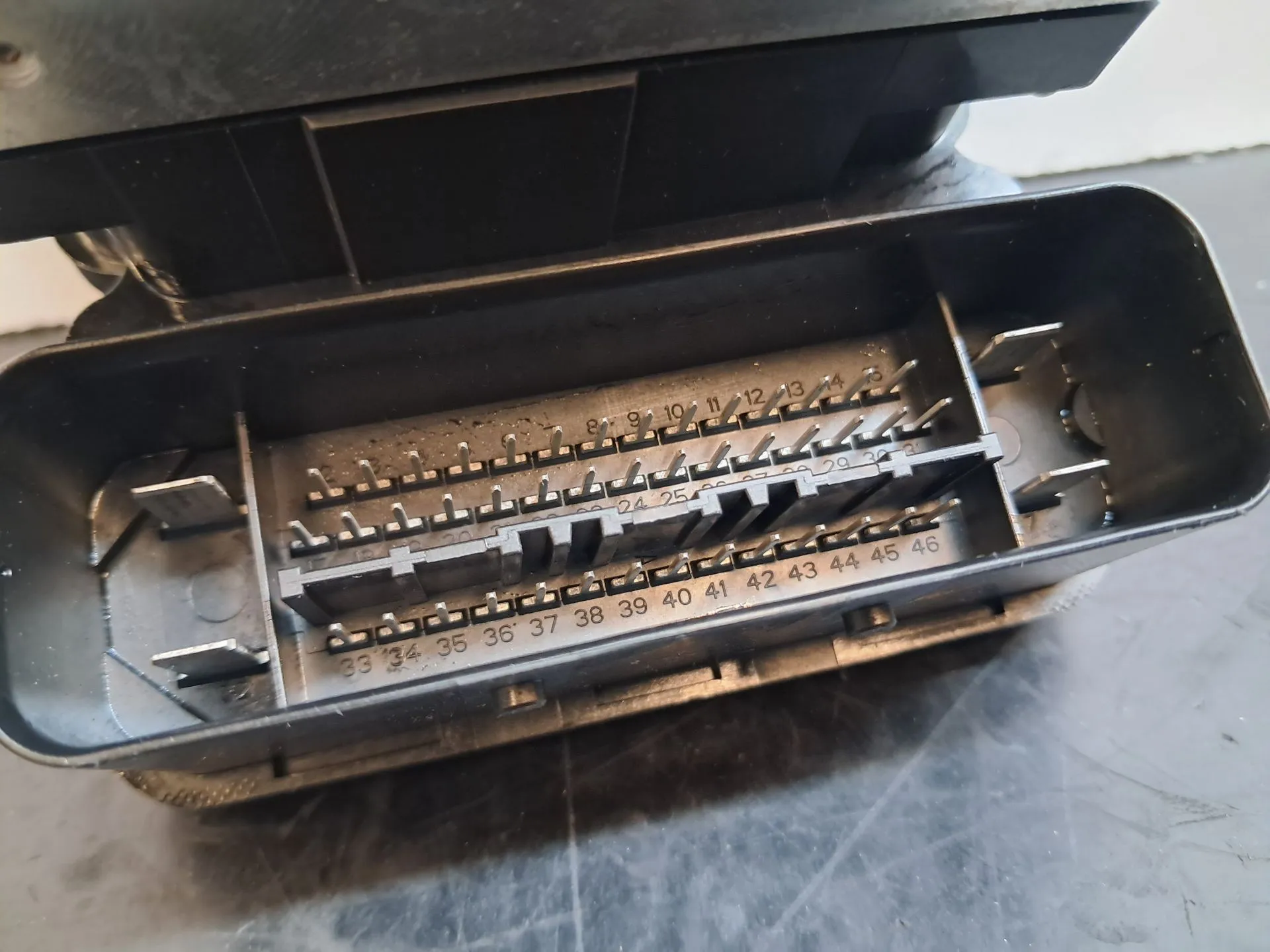 ABS VOLVO V40 Hatchback Imagem-1