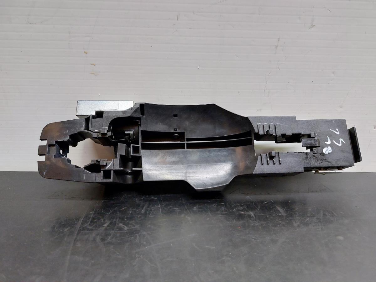 Suporte puxador porta frente direito NISSAN Juke (F15)
