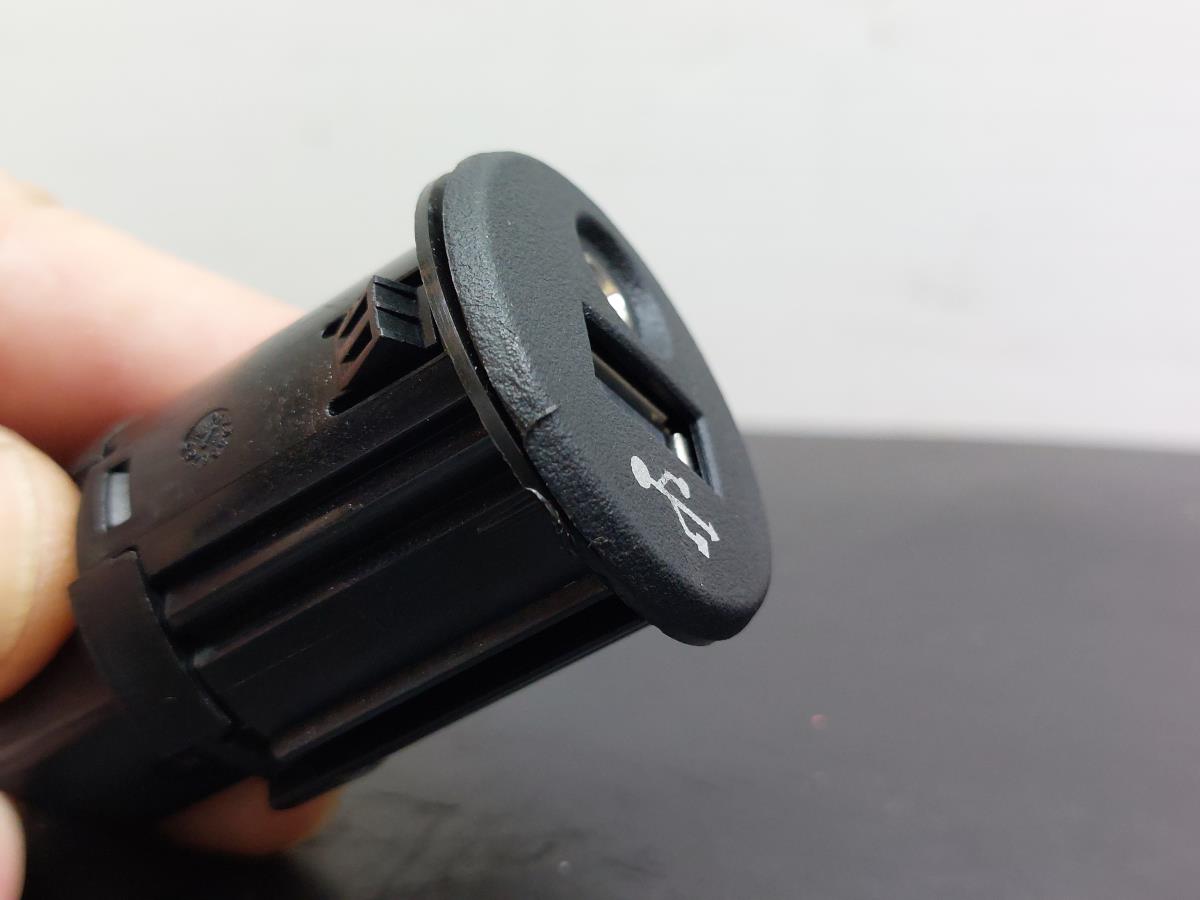 Módulo USB / AUX / IPOD NISSAN Juke (F15) Imagem-1