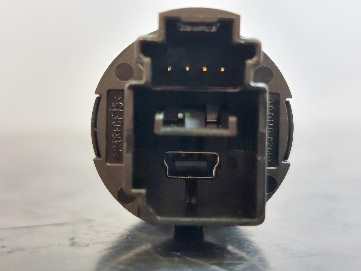 Módulo USB / AUX / IPOD NISSAN Juke (F15) Imagem-3