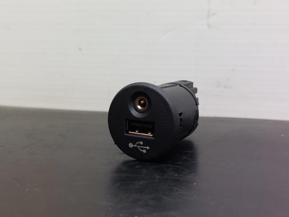 Módulo USB / AUX / IPOD NISSAN Juke (F15)