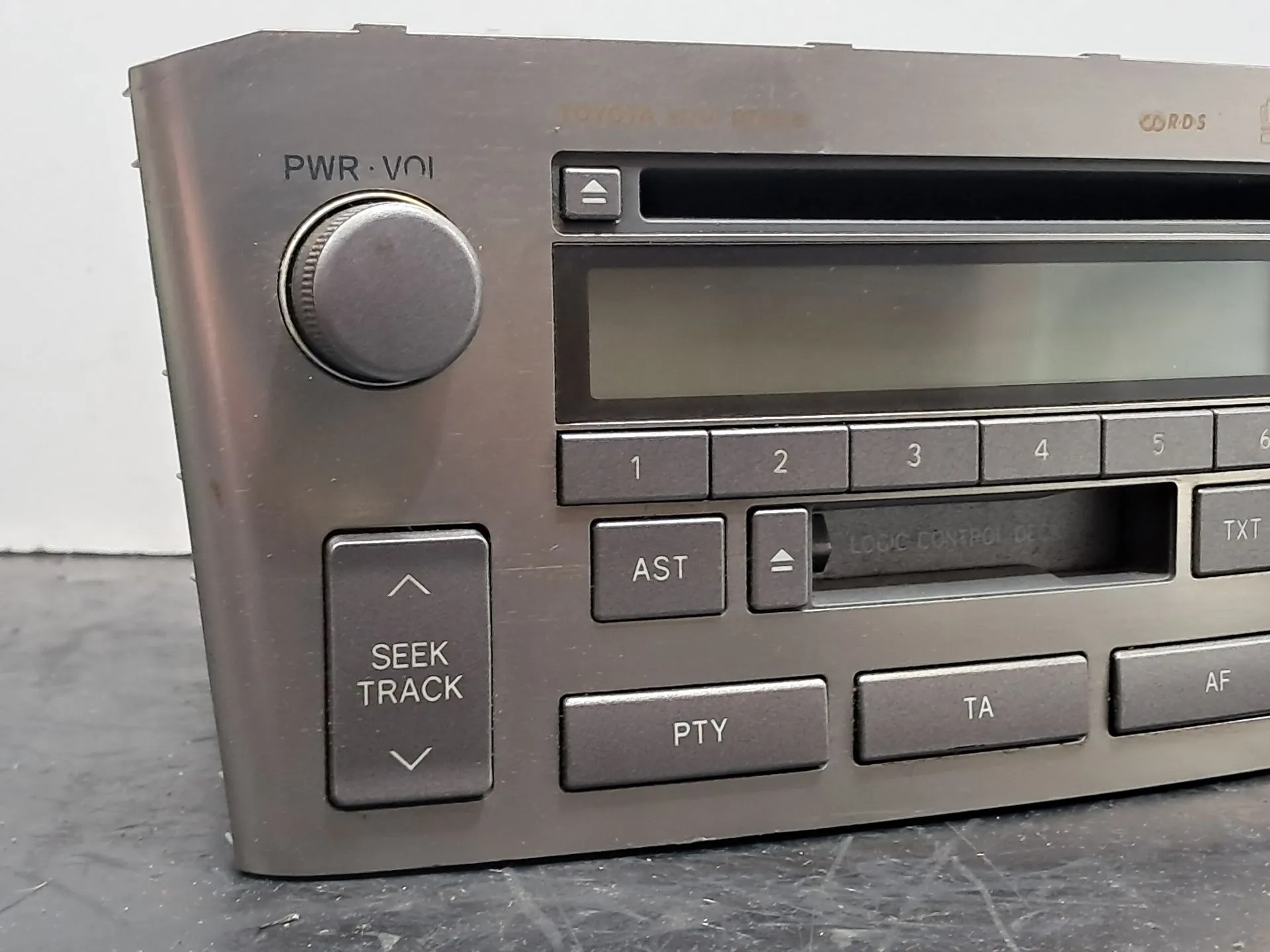 Rádio / auto-rádio TOYOTA Avensis Liftback (_T25_) Imagem-1