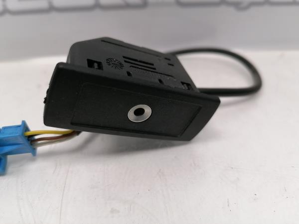 Módulo USB / AUX / IPOD MERCEDES-BENZ Classe C (W204) Imagem-1