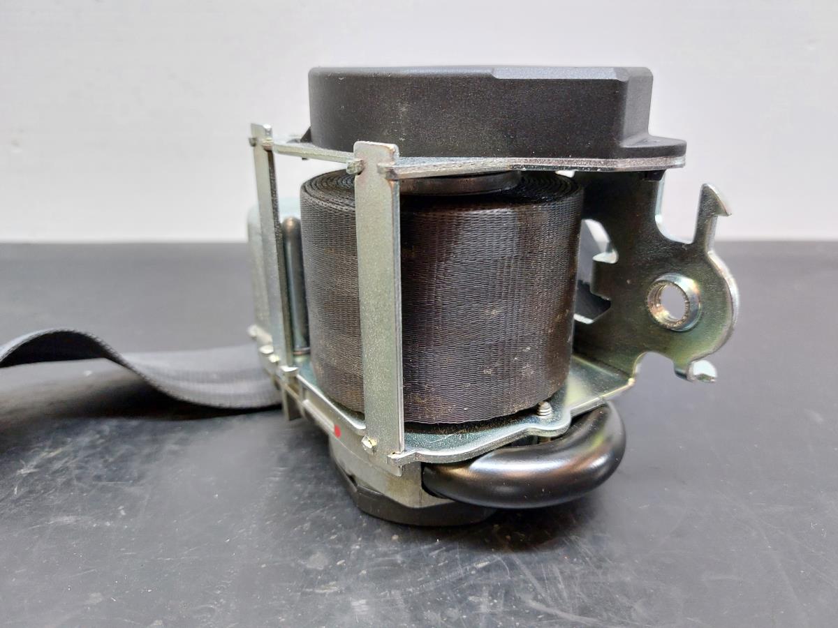 Right front seatbelt pretensioner RENAULT Megane III (BZ0_) Imagem-1