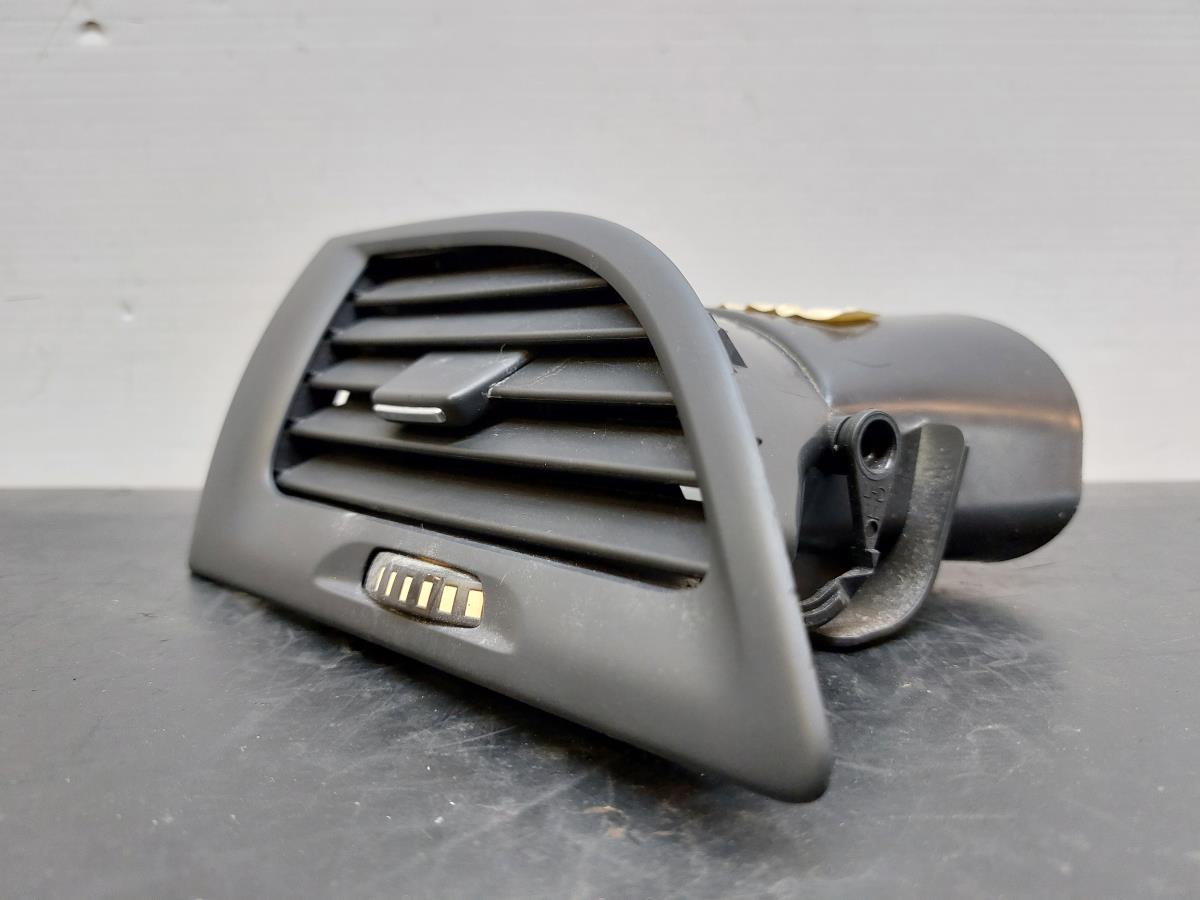 Diffuser / air vent RENAULT Megane III (BZ0_)