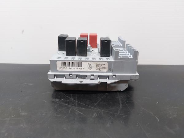 Caixa fusíveis da bateria ALFA ROMEO 159 (939_) Imagem-1