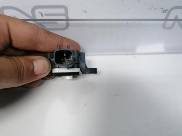 Right front airbag sensor SEAT Exeo (3R2) Imagem-1