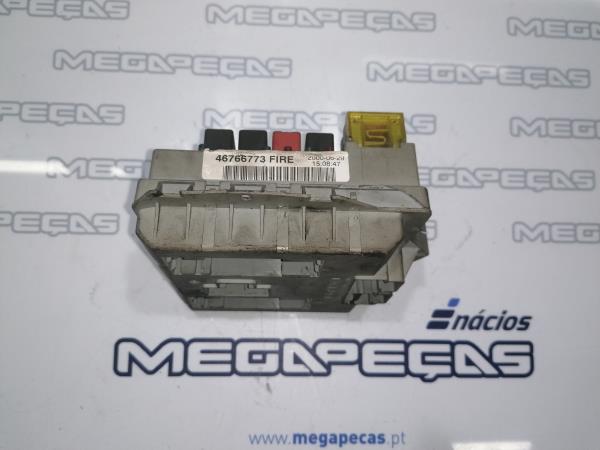 Caixa fusíveis da bateria FIAT Punto (188_)