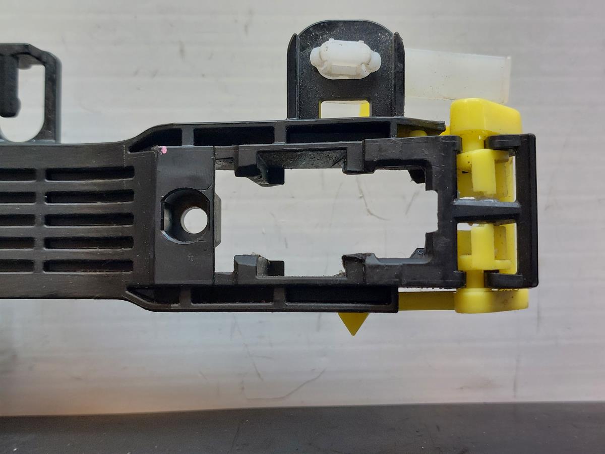 Supporto maniglia porta anteriore sinistra TOYOTA Avensis Wagon (_T27_) Imagem-1