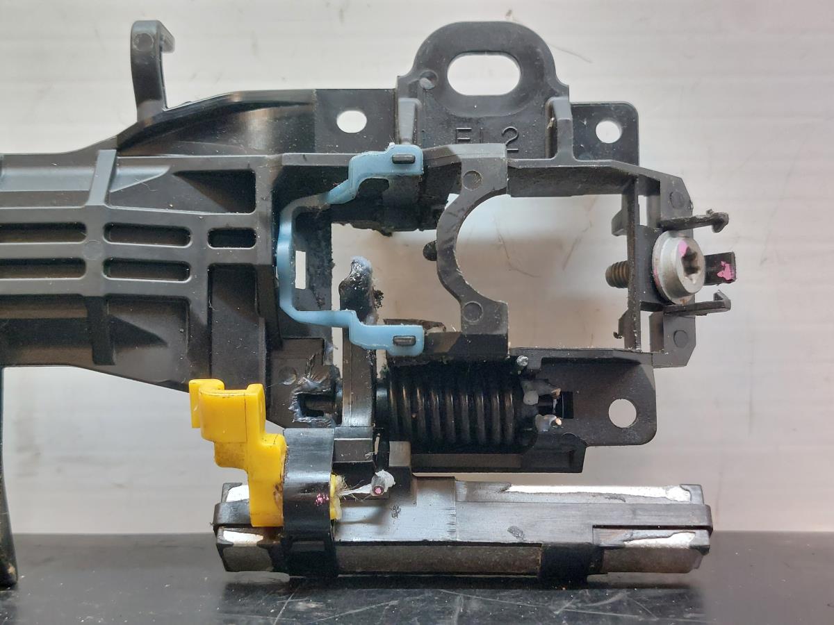 Supporto maniglia porta anteriore sinistra TOYOTA Avensis Wagon (_T27_) Imagem-4