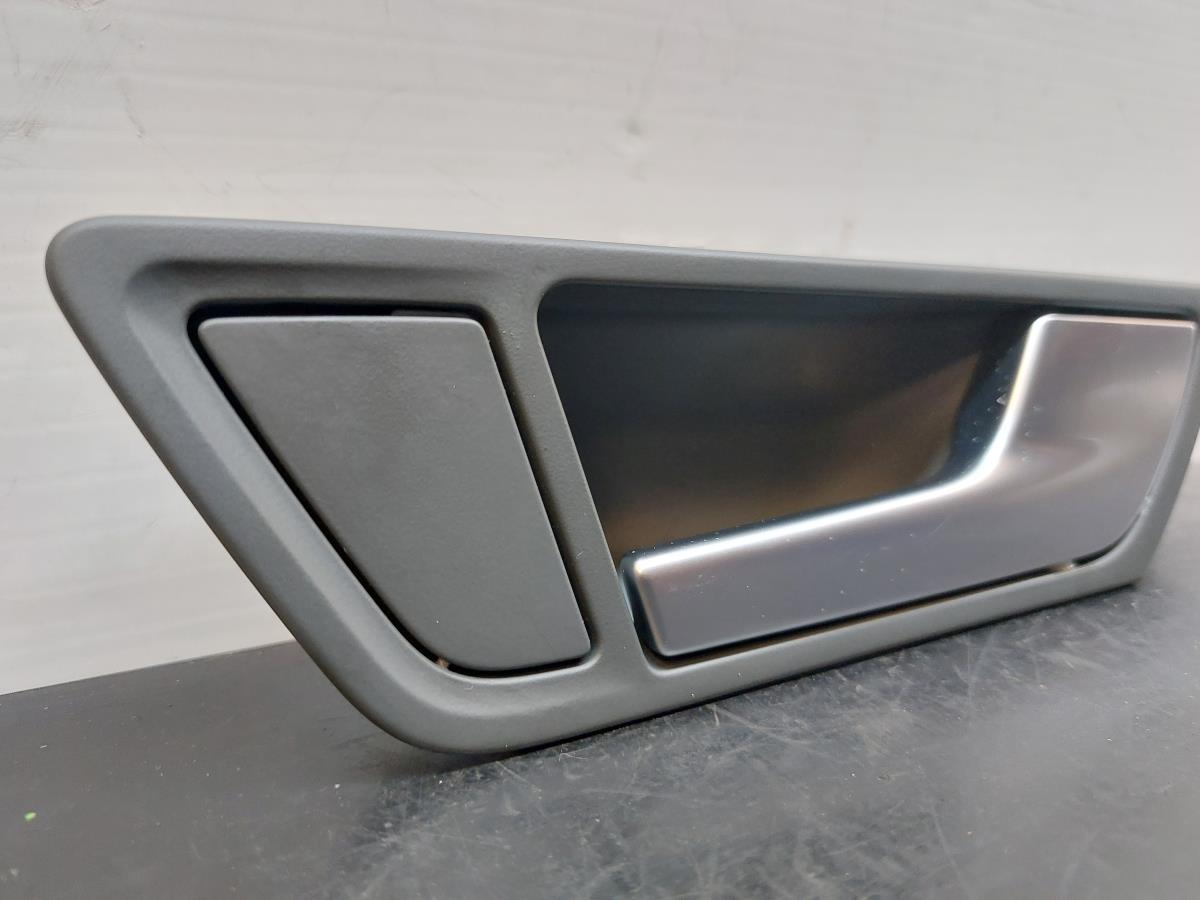Puxador interior porta trás direito AUDI Q5 (8R) Imagem-1