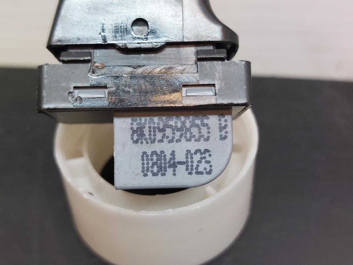 Commande / interrupteur lève-vitre Avant Droite AUDI Q5 (8R) Imagem-4