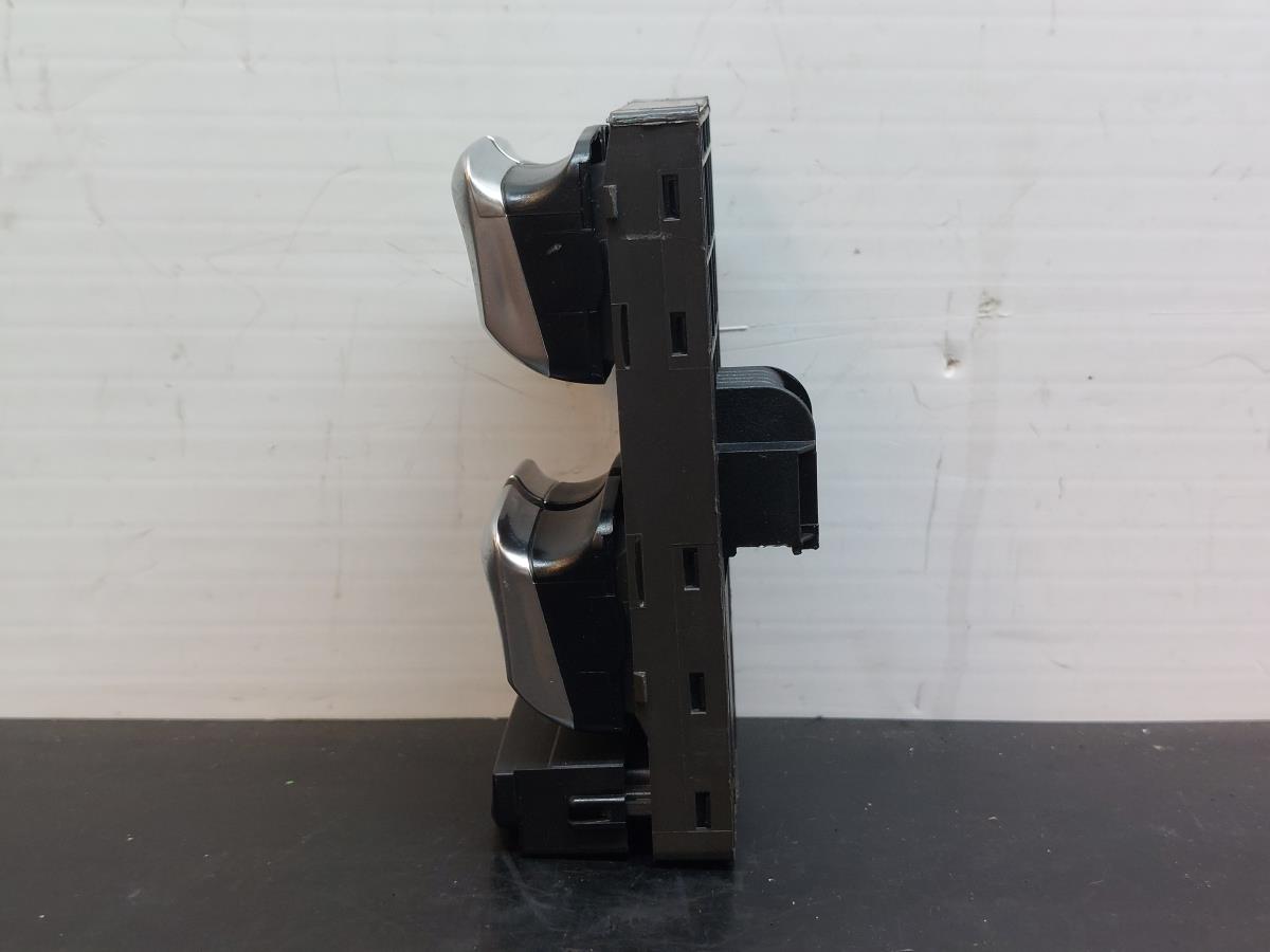 Commande / interrupteur lève-vitre Avant gauche AUDI Q5 (8R) Imagem-1