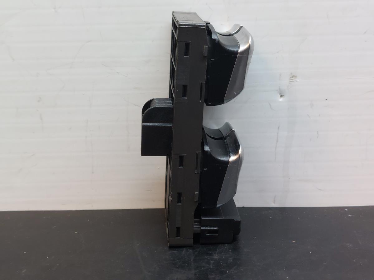 Commande / interrupteur lève-vitre Avant gauche AUDI Q5 (8R) Imagem-3