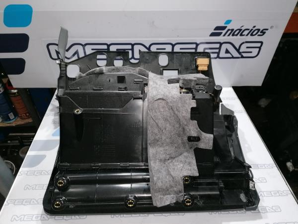 Porta luvas AUDI Q5 (8R) Imagem-1