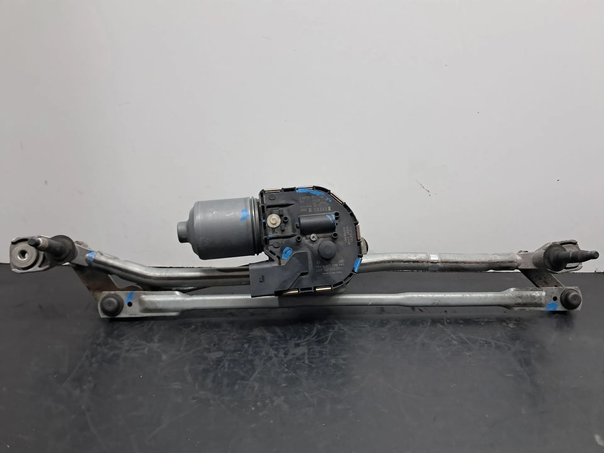 Essuie-glace moteur avant AUDI Q5 (8R)