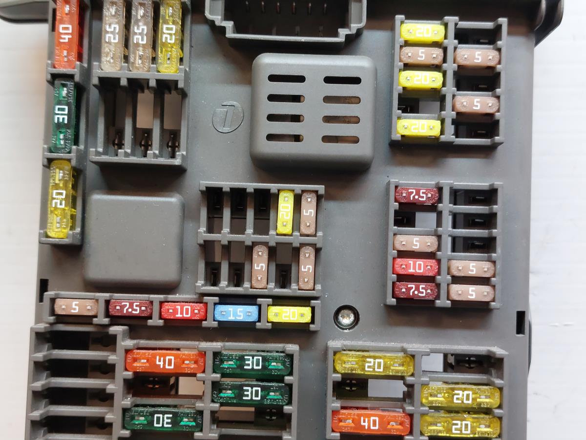 Caixa fusíveis da bateria BMW X5 (E70) Imagem-2