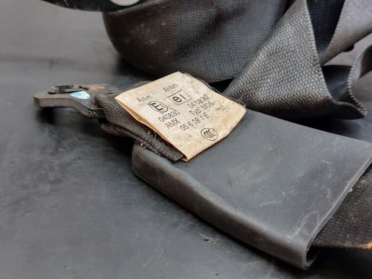 Left rear seatbelt pretensioner BMW X5 (E70) Imagem-1