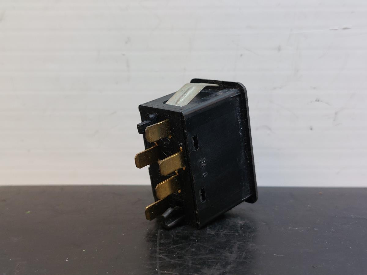 Comando / interruttore alzacristallo anteriore destro BMW 3 Cabriolet (E30) Imagem-1