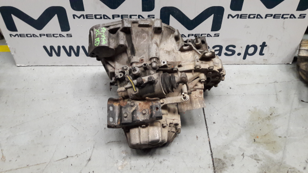 Caixa de velocidades manual TOYOTA Corolla Sedan (_E9_) Imagem-1