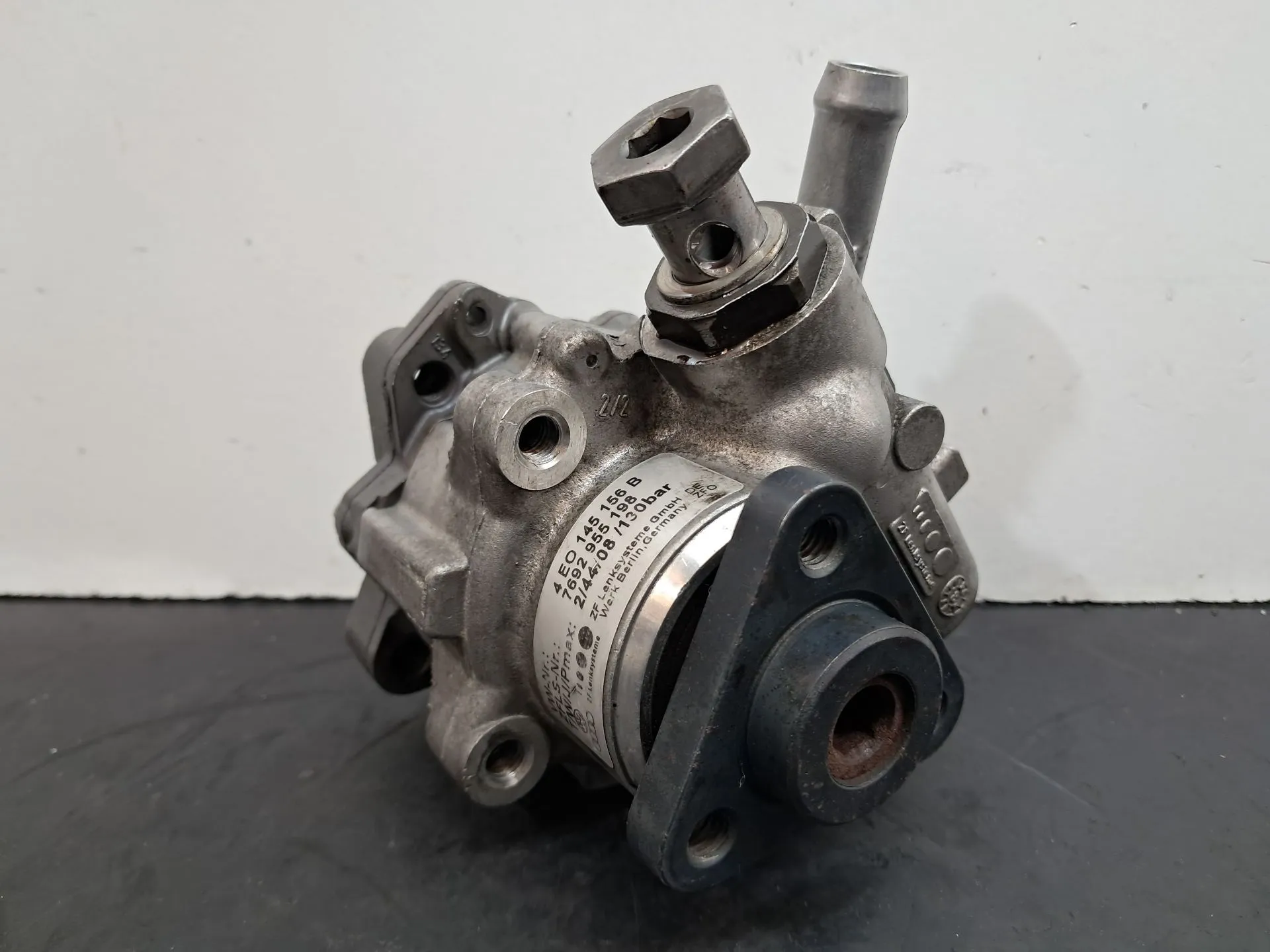 Bomba de dirección AUDI A8 (4E_)