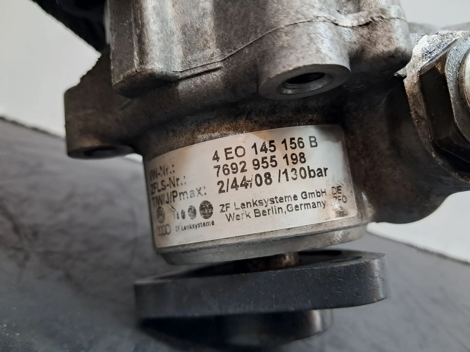 Pompe de direction assistée AUDI A8 (4E_) Imagem-1