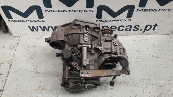 Caixa de velocidades manual VOLKSWAGEN Passat (3A2, 35I) Imagem-1