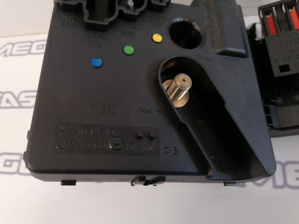 Caixa fusíveis da bateria MERCEDES-BENZ CLS (C219) Imagem-3